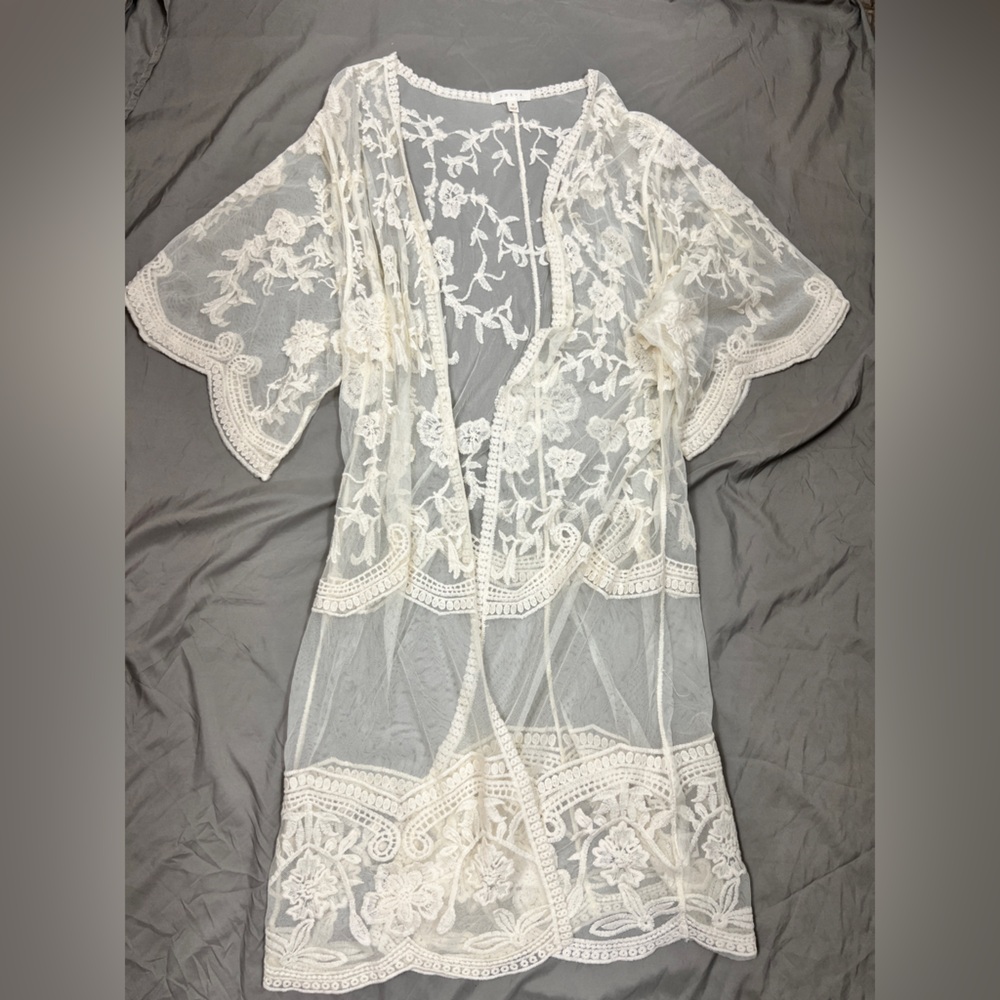 Adiva Cream Floral Lace Kimono
